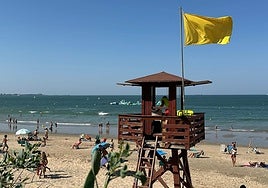 Las playas de Cádiz se abren al baño: la normalidad regresa tras días de banderas rojas