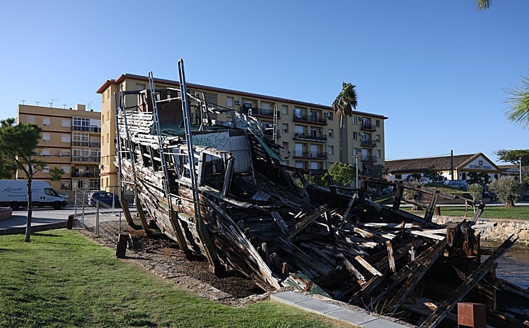 Imagen principal - El Vapor de El Puerto, una muerte varada catorce años después