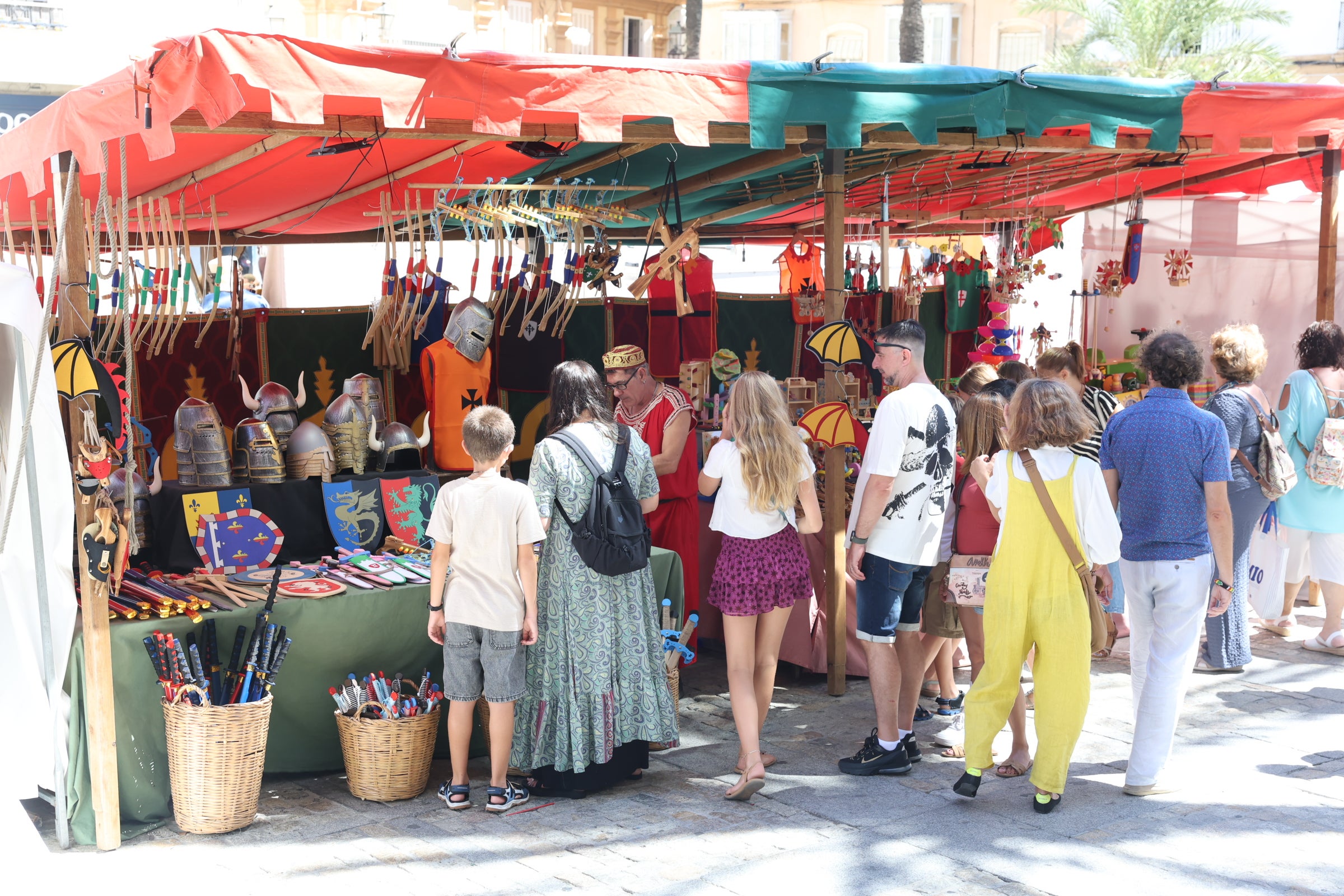 Gran ambiente en la segunda jornada del Mercado Andalusí en Cádiz