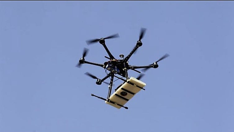 Vuelven a intentar colar hasta la ventana de un preso en Algeciras droga con un dron
