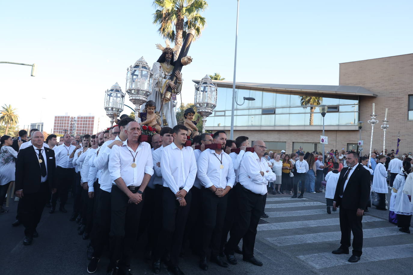 Fotos: Jesús Nazareno peregrina hacia la la Parroquia Nuestra Señora de Loreto