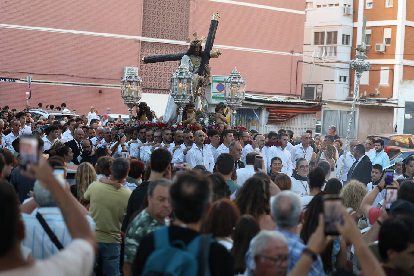 Fotos: Jesús Nazareno peregrina hacia la la Parroquia Nuestra Señora de Loreto