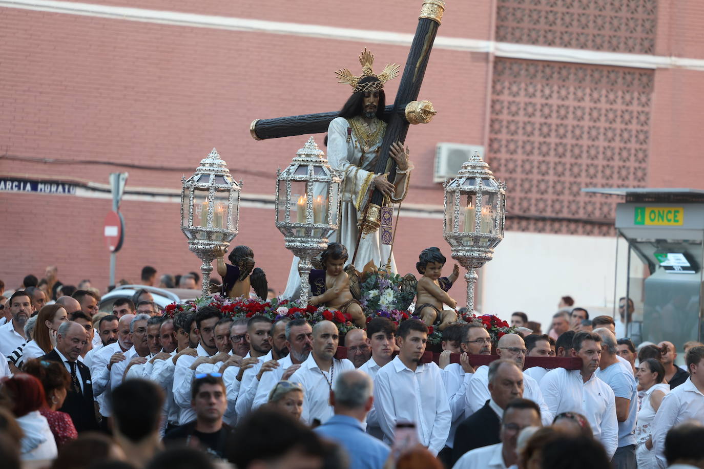 Fotos: Jesús Nazareno peregrina hacia la la Parroquia Nuestra Señora de Loreto