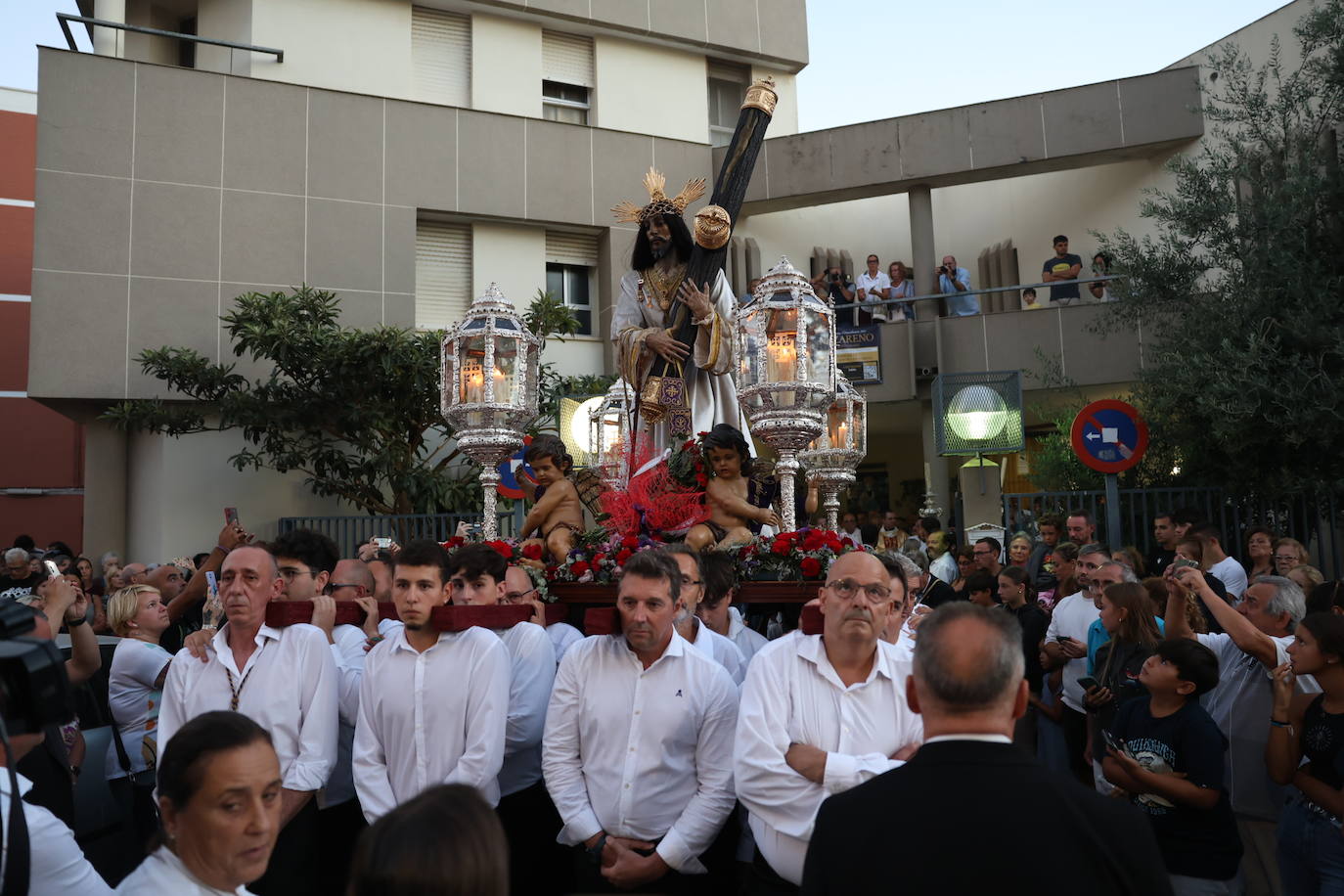Fotos: Jesús Nazareno peregrina hacia la la Parroquia Nuestra Señora de Loreto