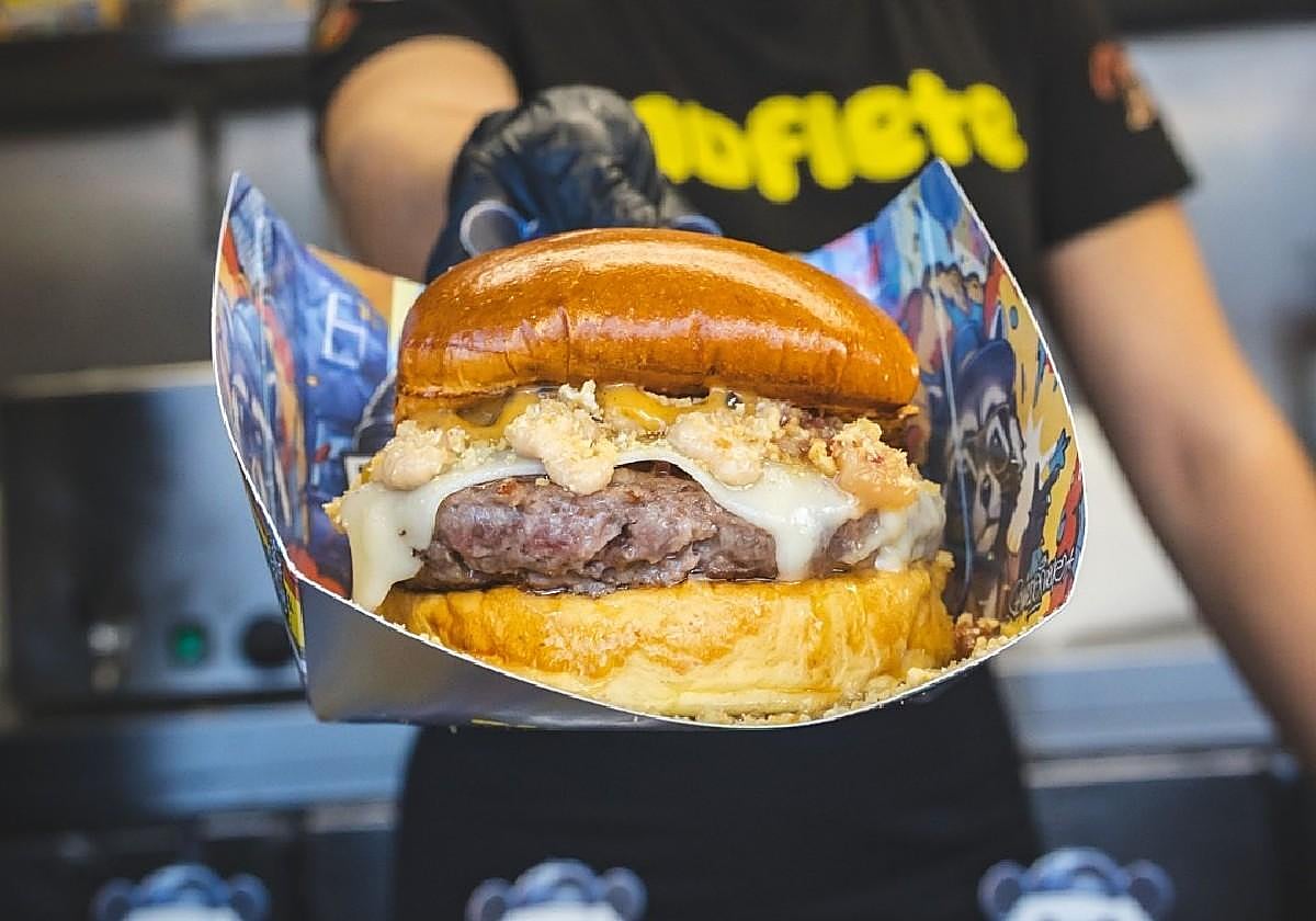 Imagen de una de las hambrugesas de The Champions Burger