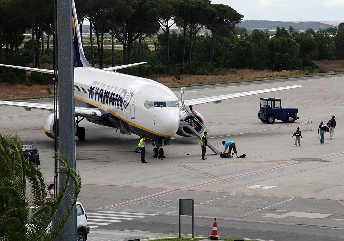 Avión de Ryanair en el Aeropuerto de Jerez