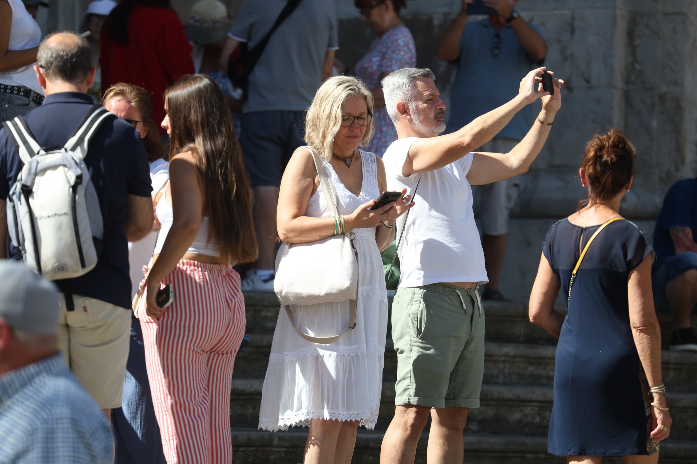 El &#039;Sky Princess&#039;, el &#039;Aida Stella&#039; y el &#039;Norwegian Sky&#039; convierten al puerto de Cádiz en un hervidero de turistas