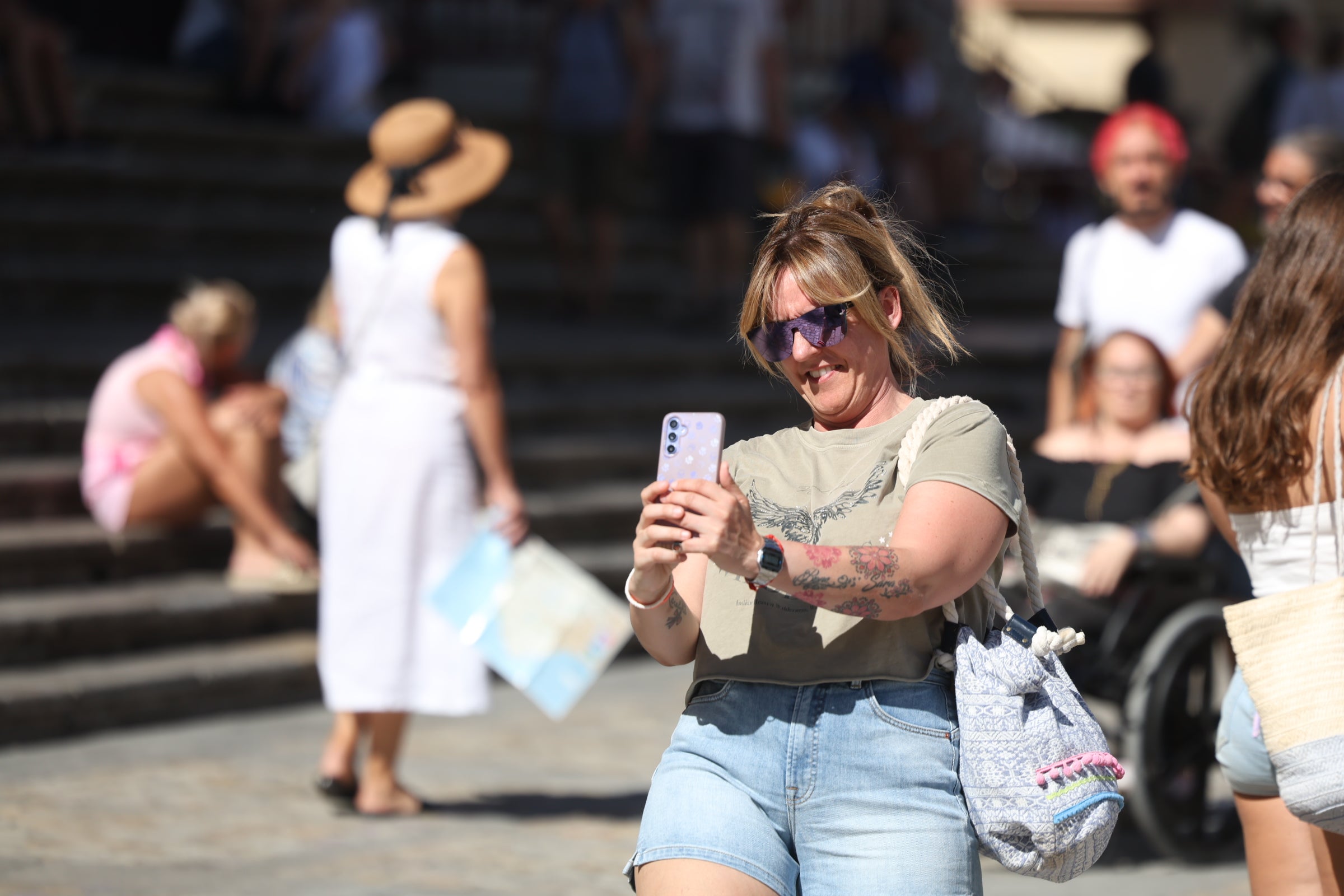 El &#039;Sky Princess&#039;, el &#039;Aida Stella&#039; y el &#039;Norwegian Sky&#039; convierten al puerto de Cádiz en un hervidero de turistas