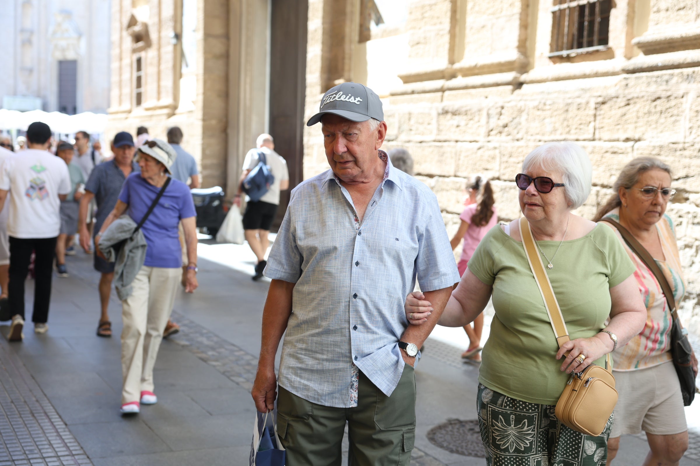 El &#039;Sky Princess&#039;, el &#039;Aida Stella&#039; y el &#039;Norwegian Sky&#039; convierten al puerto de Cádiz en un hervidero de turistas