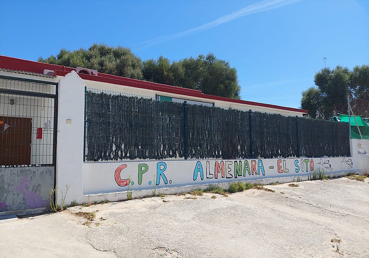 El centro de Barbate ha echado el cierre por obras.
