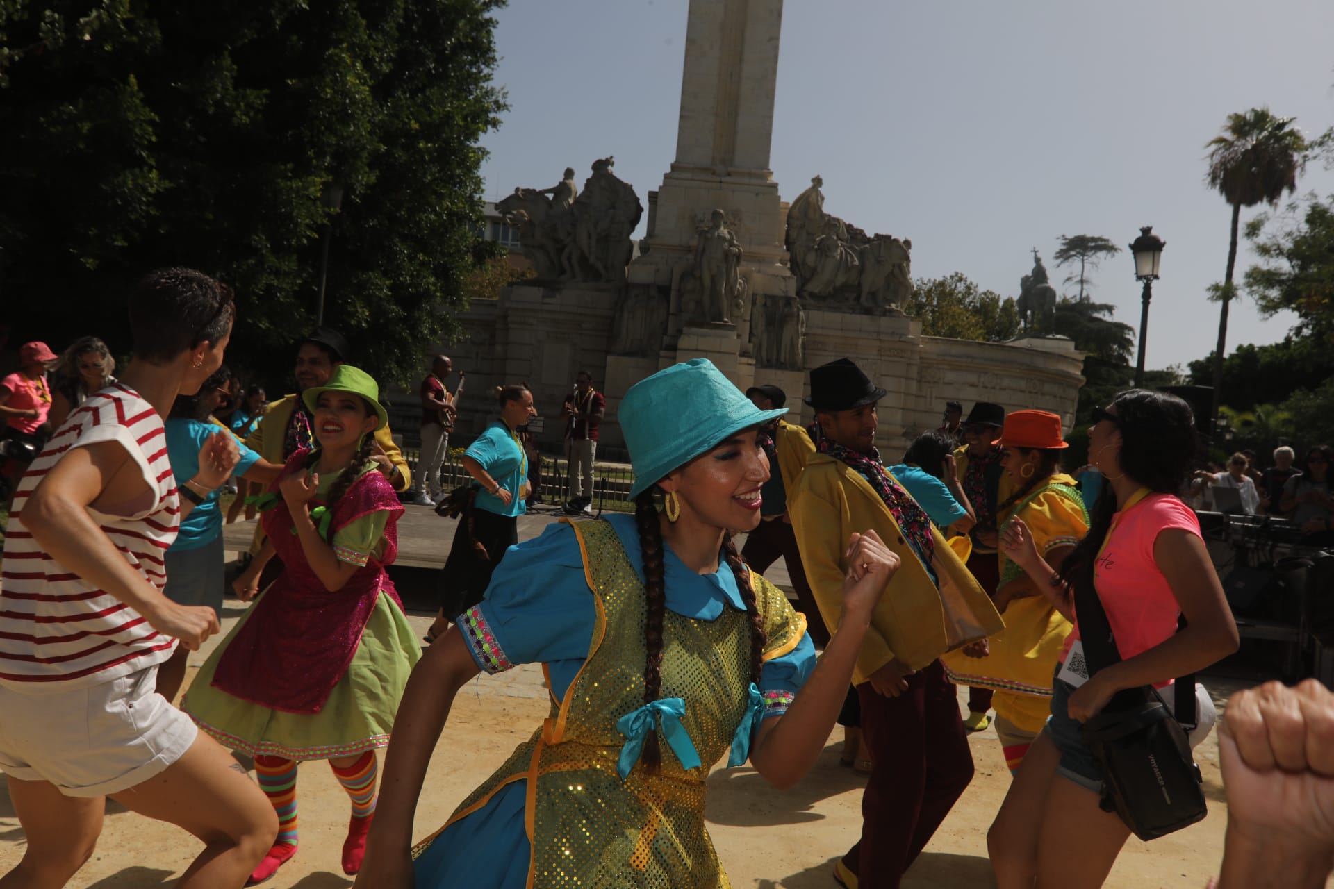 Fotos: Las imágenes del taller Danzas Internacionales del Festival de Folklore de Cádiz