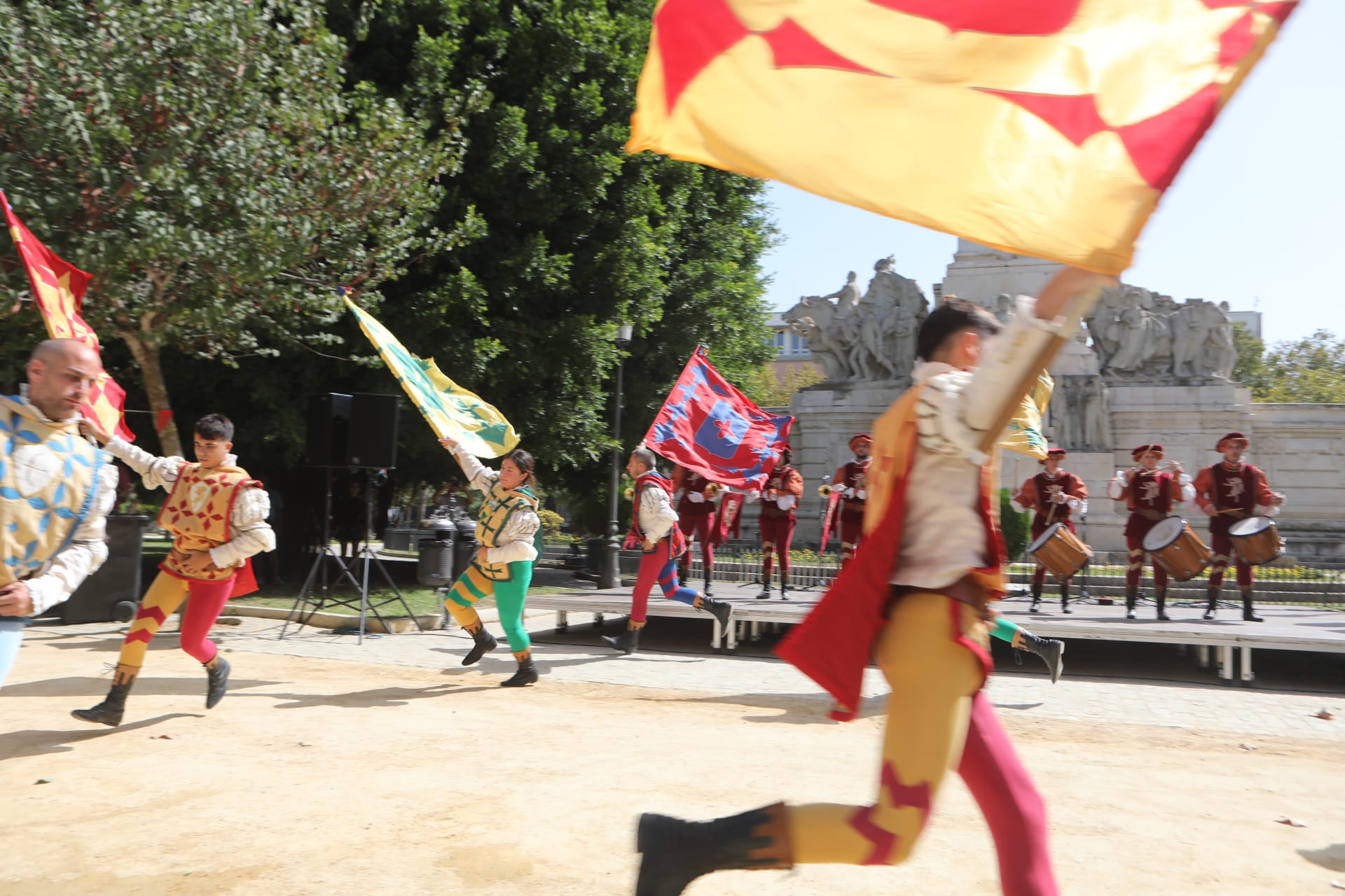Fotos: Las imágenes del taller Danzas Internacionales del Festival de Folklore de Cádiz