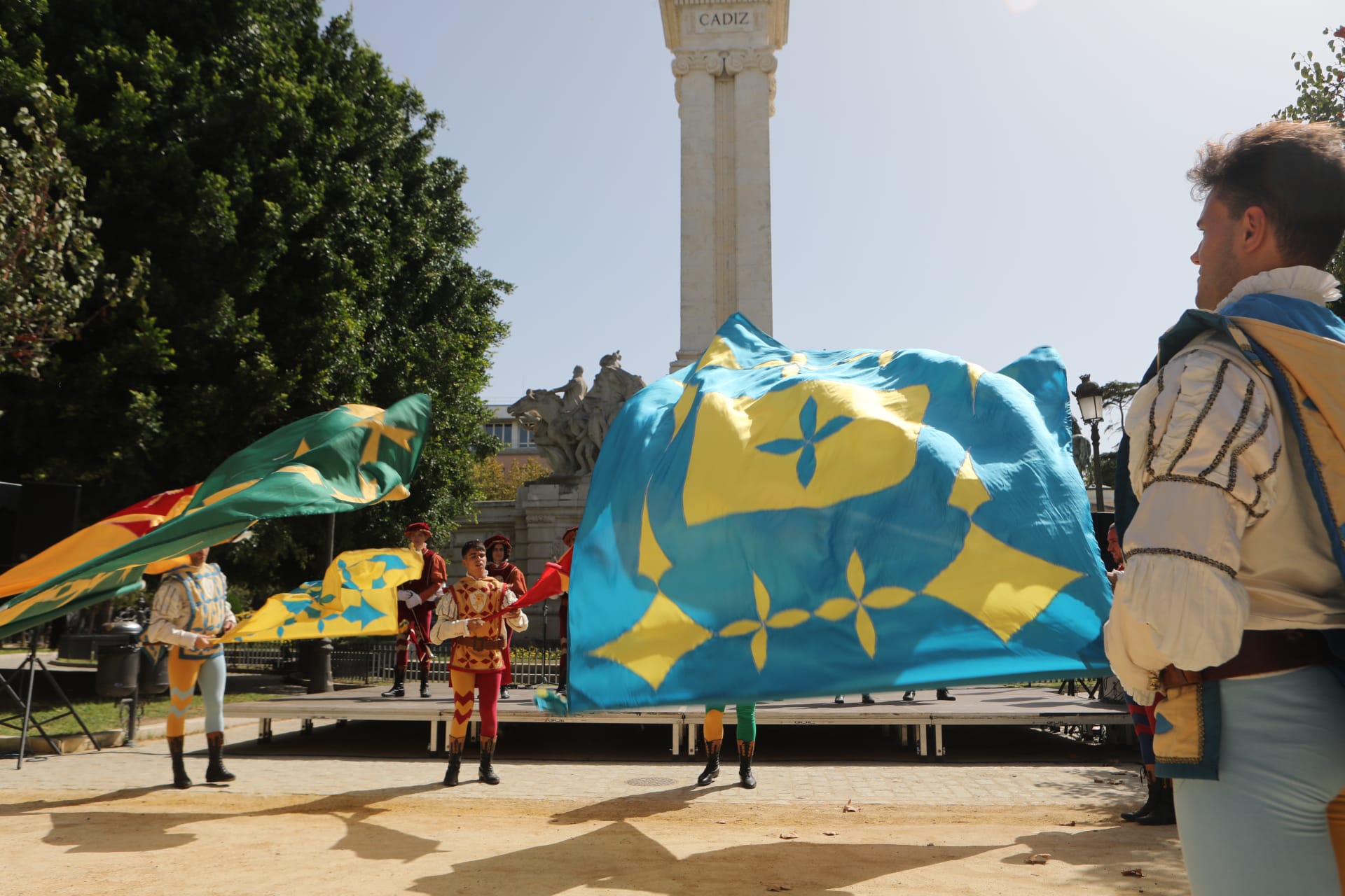 Fotos: Las imágenes del taller Danzas Internacionales del Festival de Folklore de Cádiz