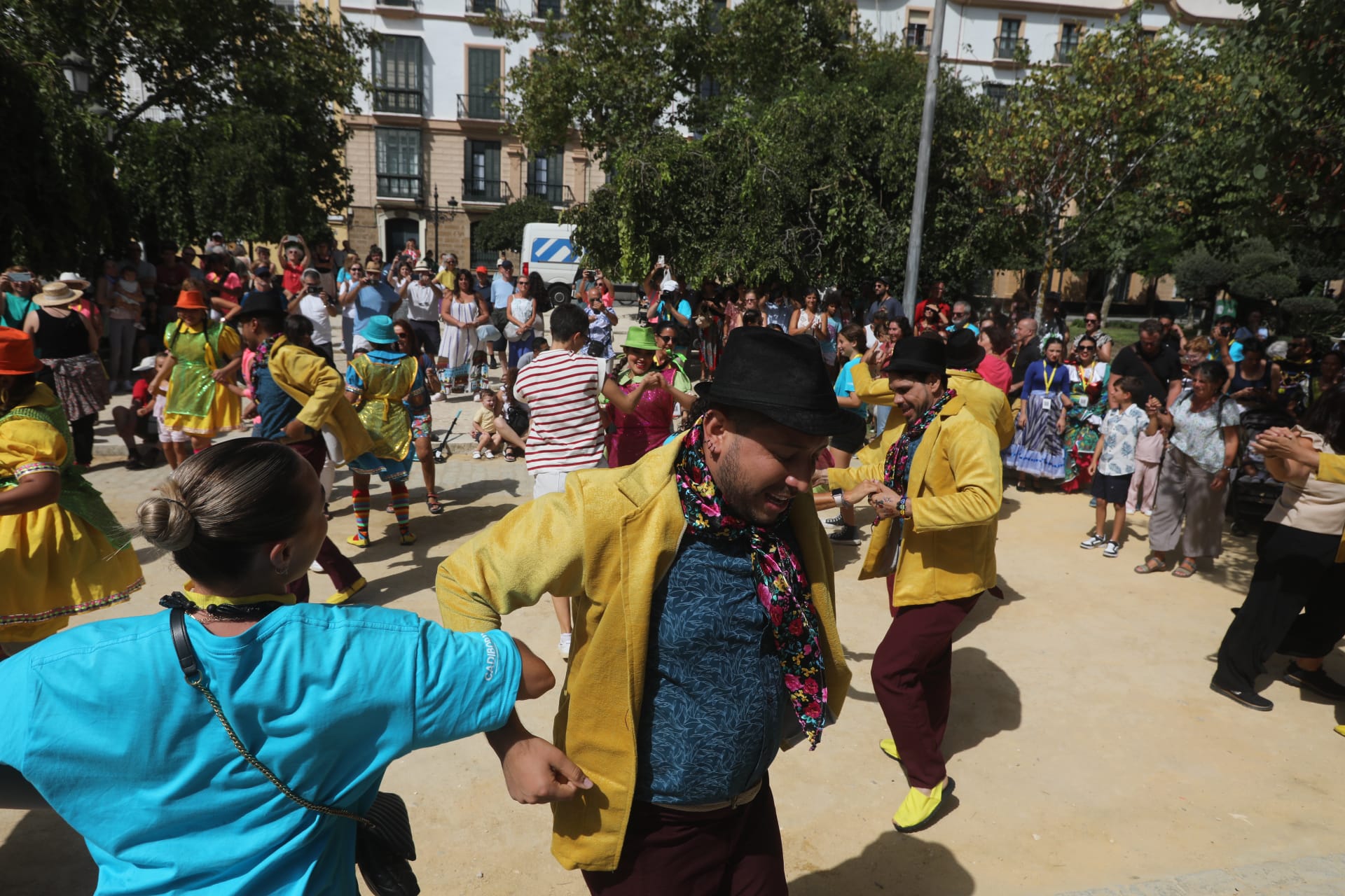 Fotos: Las imágenes del taller Danzas Internacionales del Festival de Folklore de Cádiz