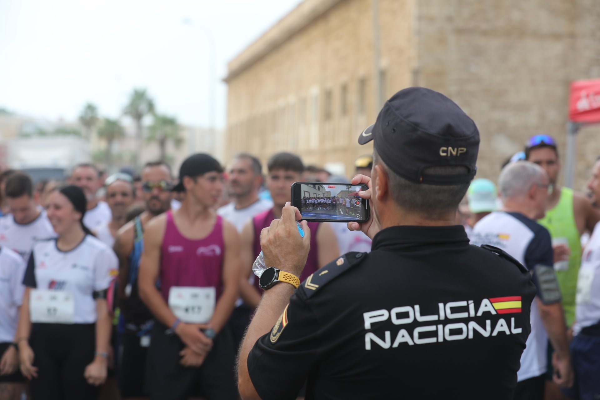 Fotos: Las imágenes de la carrera solidaria por las enfermedades raras de la Policía Nacional en Cádiz
