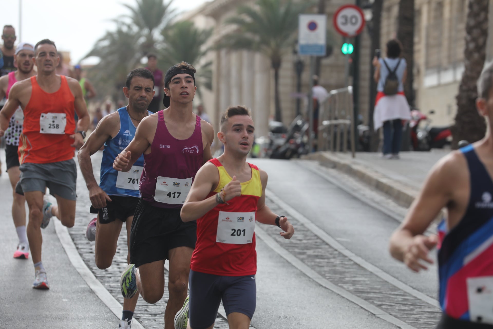 Fotos: Las imágenes de la carrera solidaria por las enfermedades raras de la Policía Nacional en Cádiz