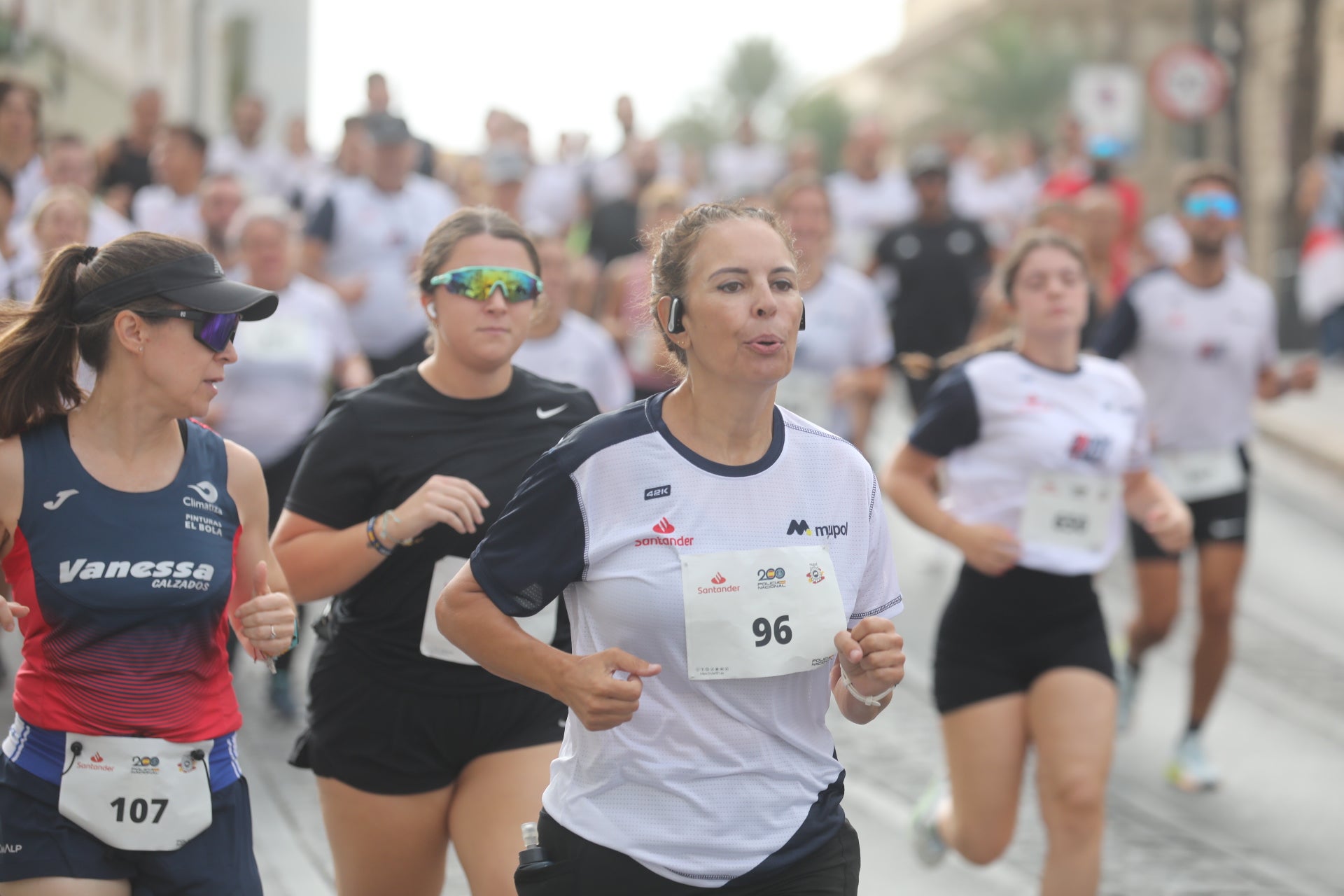 Fotos: Las imágenes de la carrera solidaria por las enfermedades raras de la Policía Nacional en Cádiz