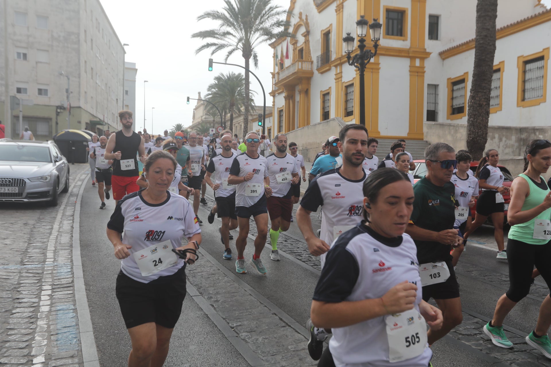 Fotos: Las imágenes de la carrera solidaria por las enfermedades raras de la Policía Nacional en Cádiz