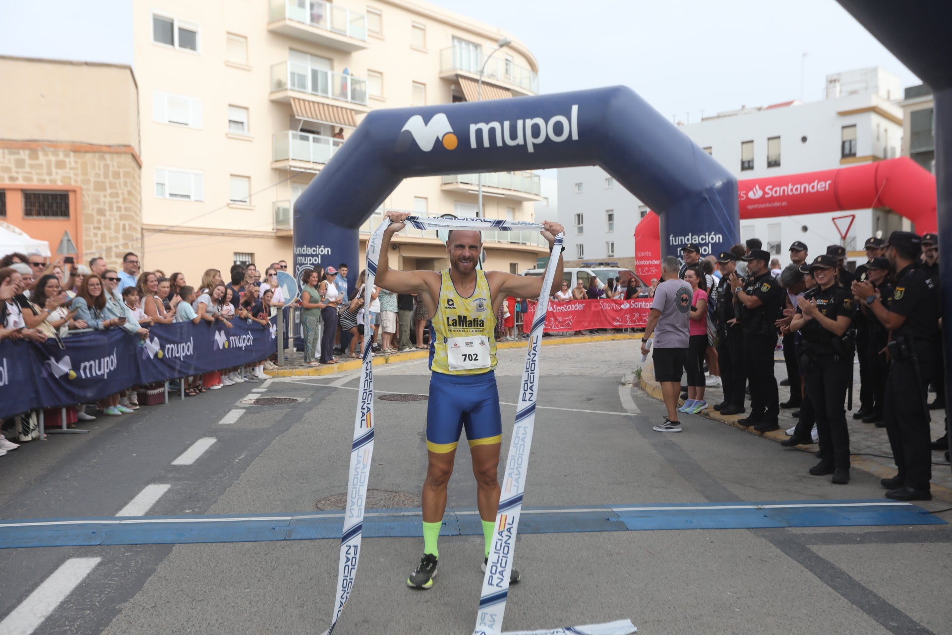 Fotos: Las imágenes de la carrera solidaria por las enfermedades raras de la Policía Nacional en Cádiz