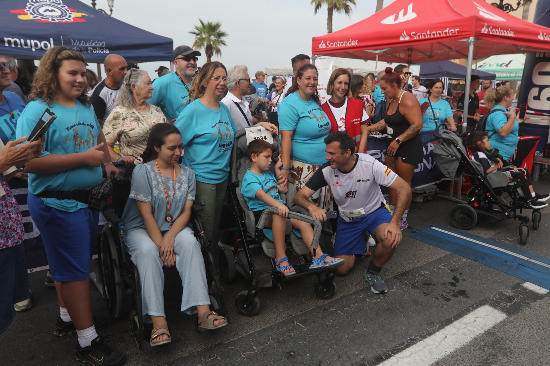 Fotos: Las imágenes de la carrera solidaria por las enfermedades raras de la Policía Nacional en Cádiz