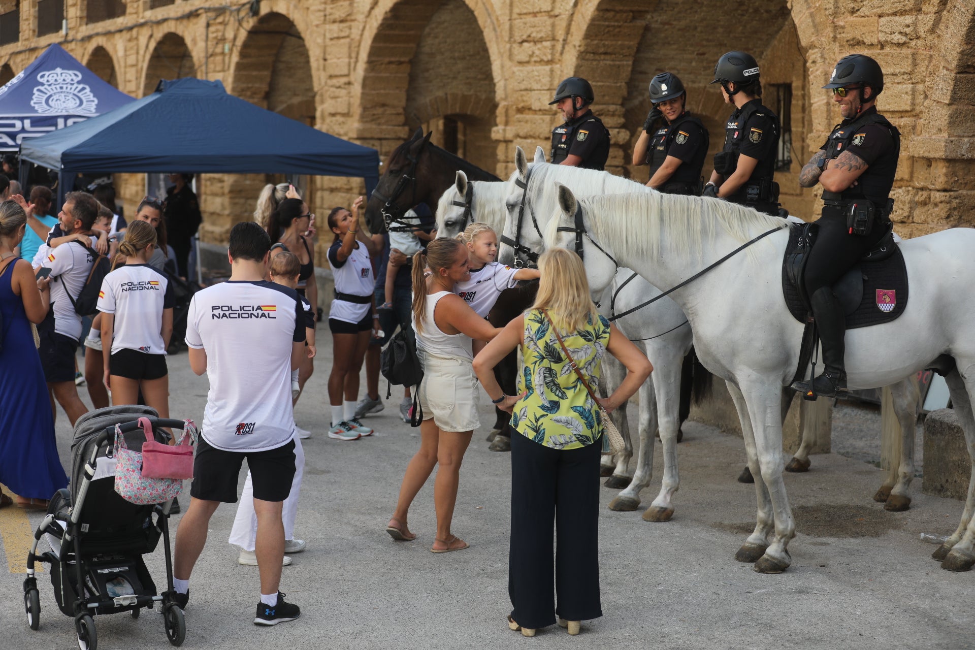 Fotos: Las imágenes de la carrera solidaria por las enfermedades raras de la Policía Nacional en Cádiz
