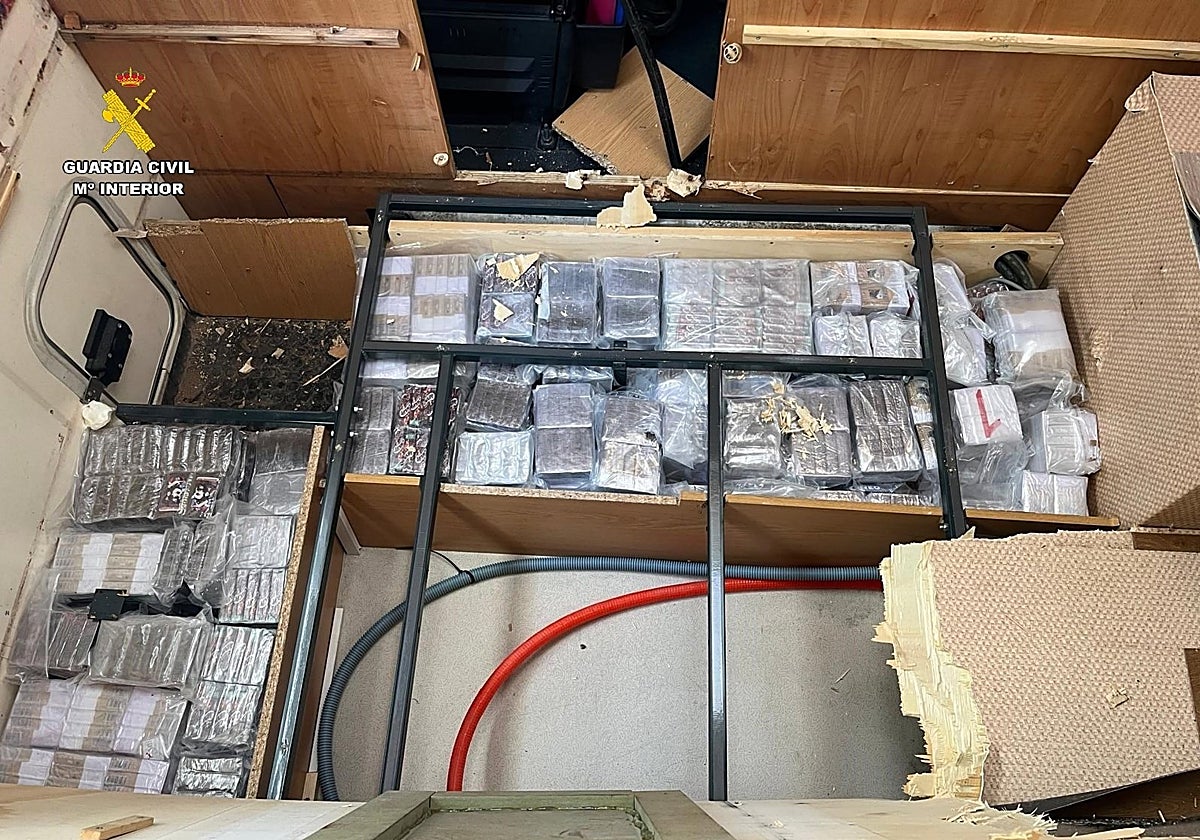 Hachís oculto en un doble fondo de una autocaravana