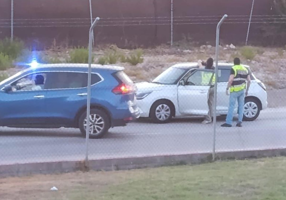 Momento de la detención de uno de los implicados.