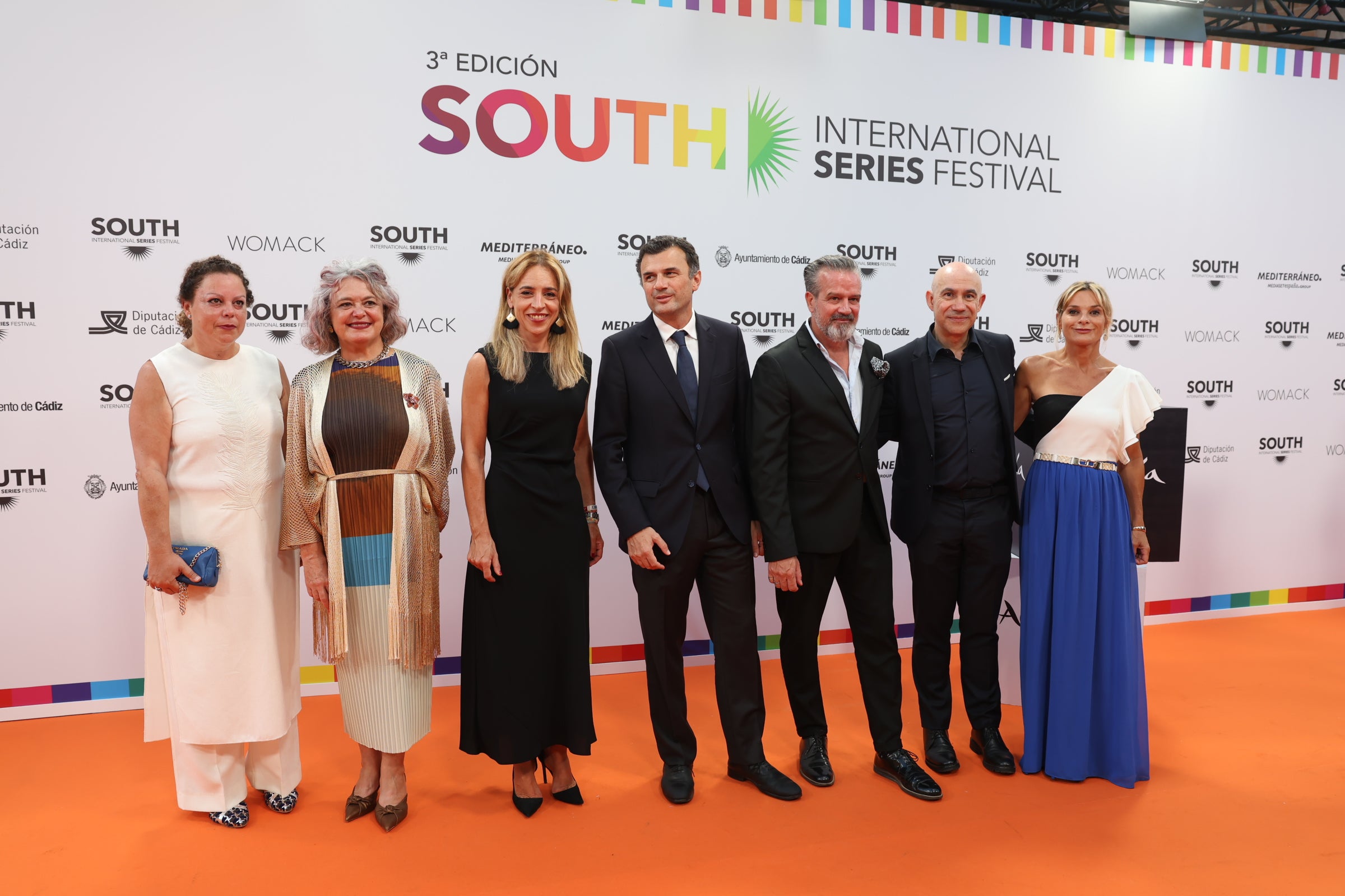 Las imágenes del primer desfile de estrellas por la alfombra naranja