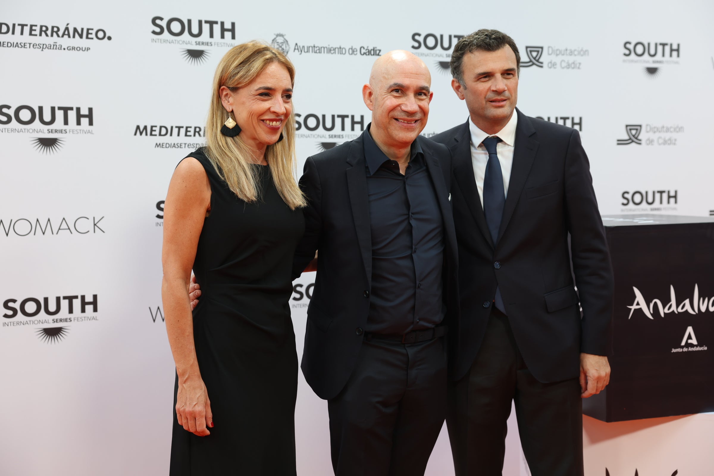 Las imágenes del primer desfile de estrellas por la alfombra naranja