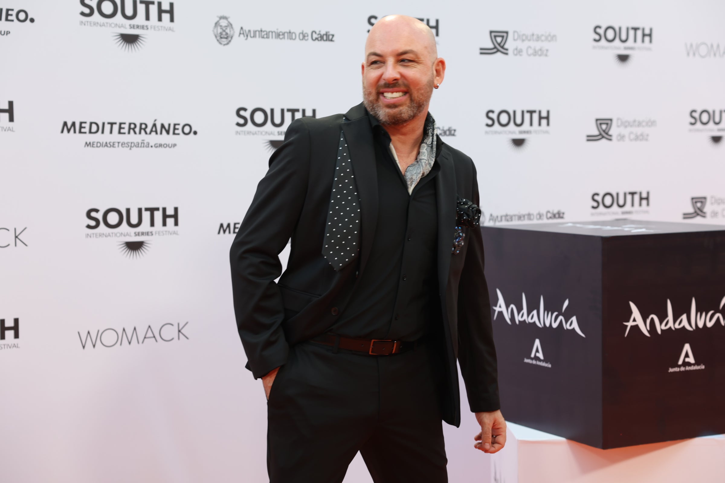 Las imágenes del primer desfile de estrellas por la alfombra naranja