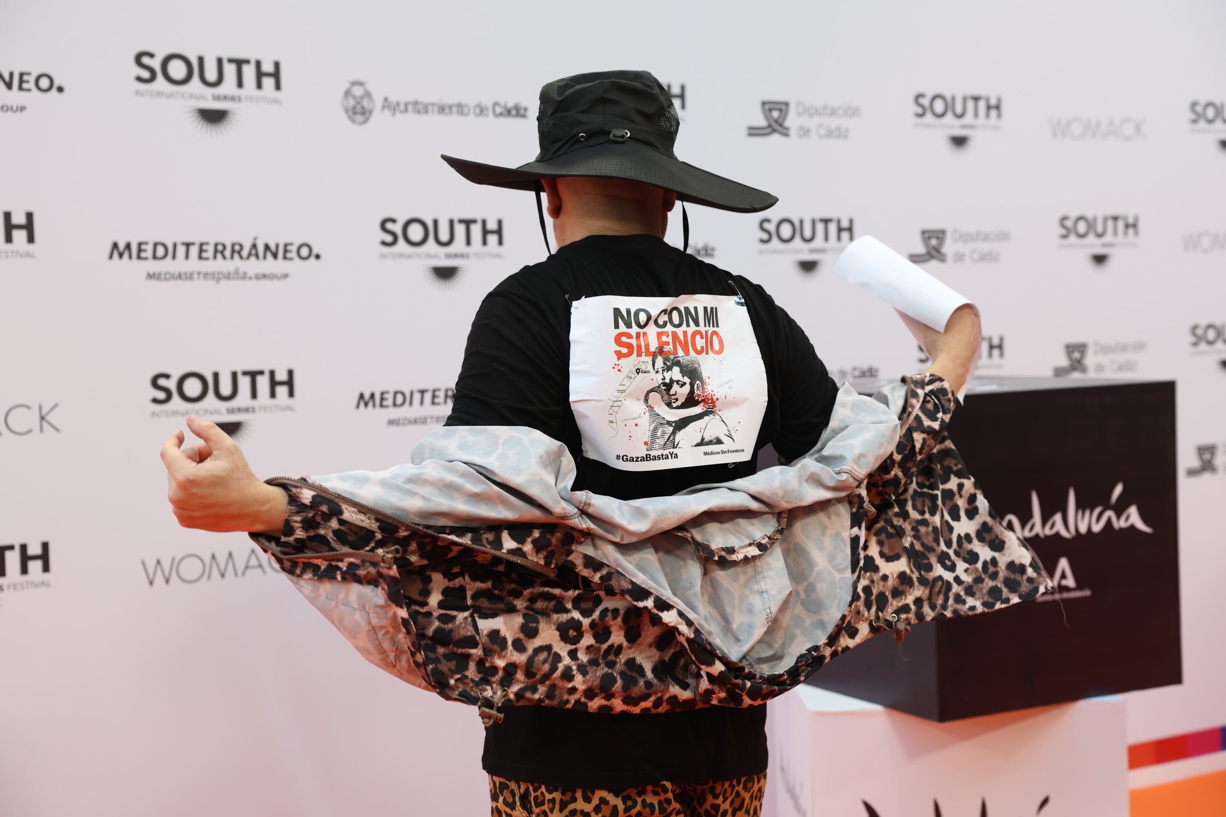 Las imágenes del primer desfile de estrellas por la alfombra naranja