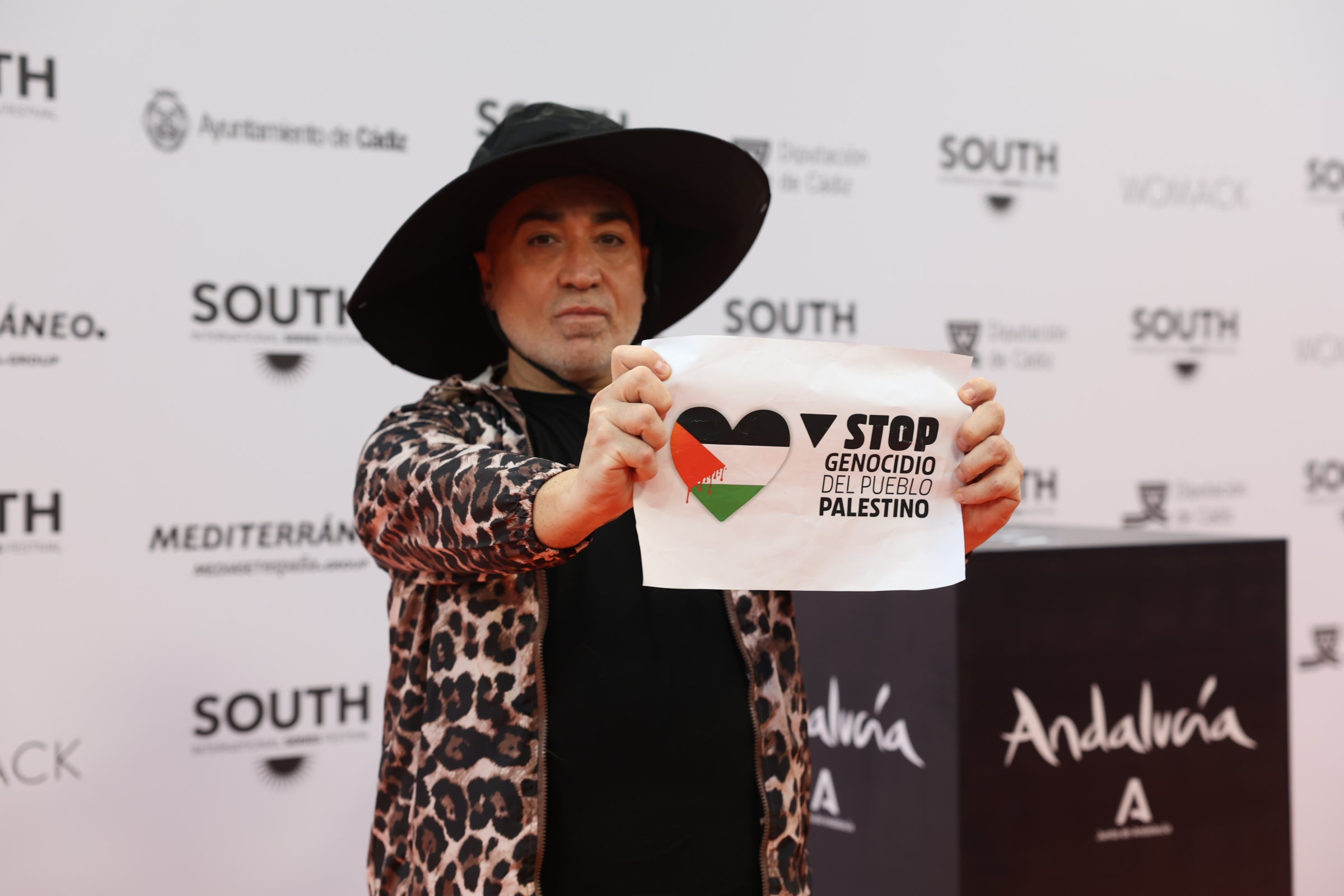 Las imágenes del primer desfile de estrellas por la alfombra naranja