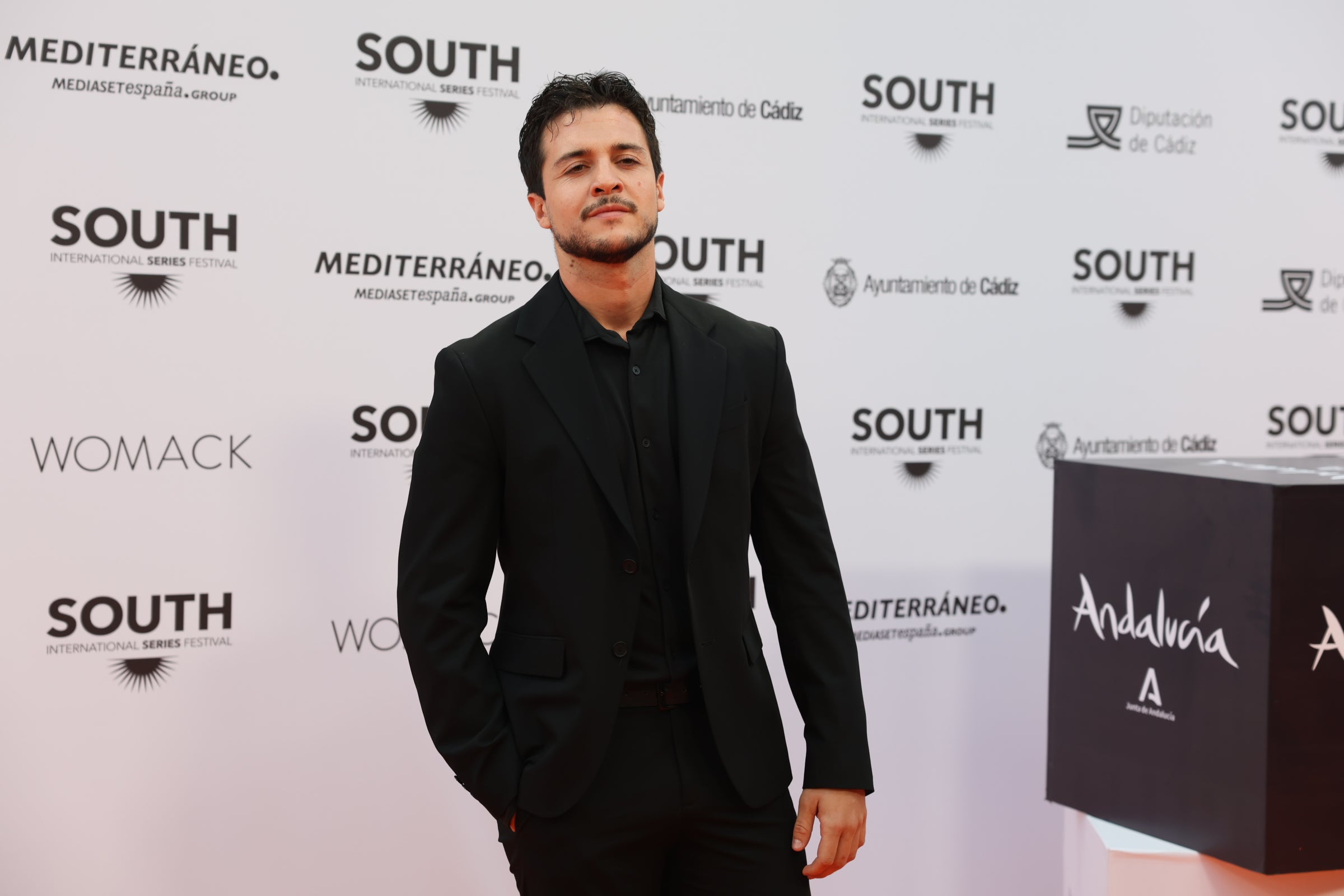 Las imágenes del primer desfile de estrellas por la alfombra naranja