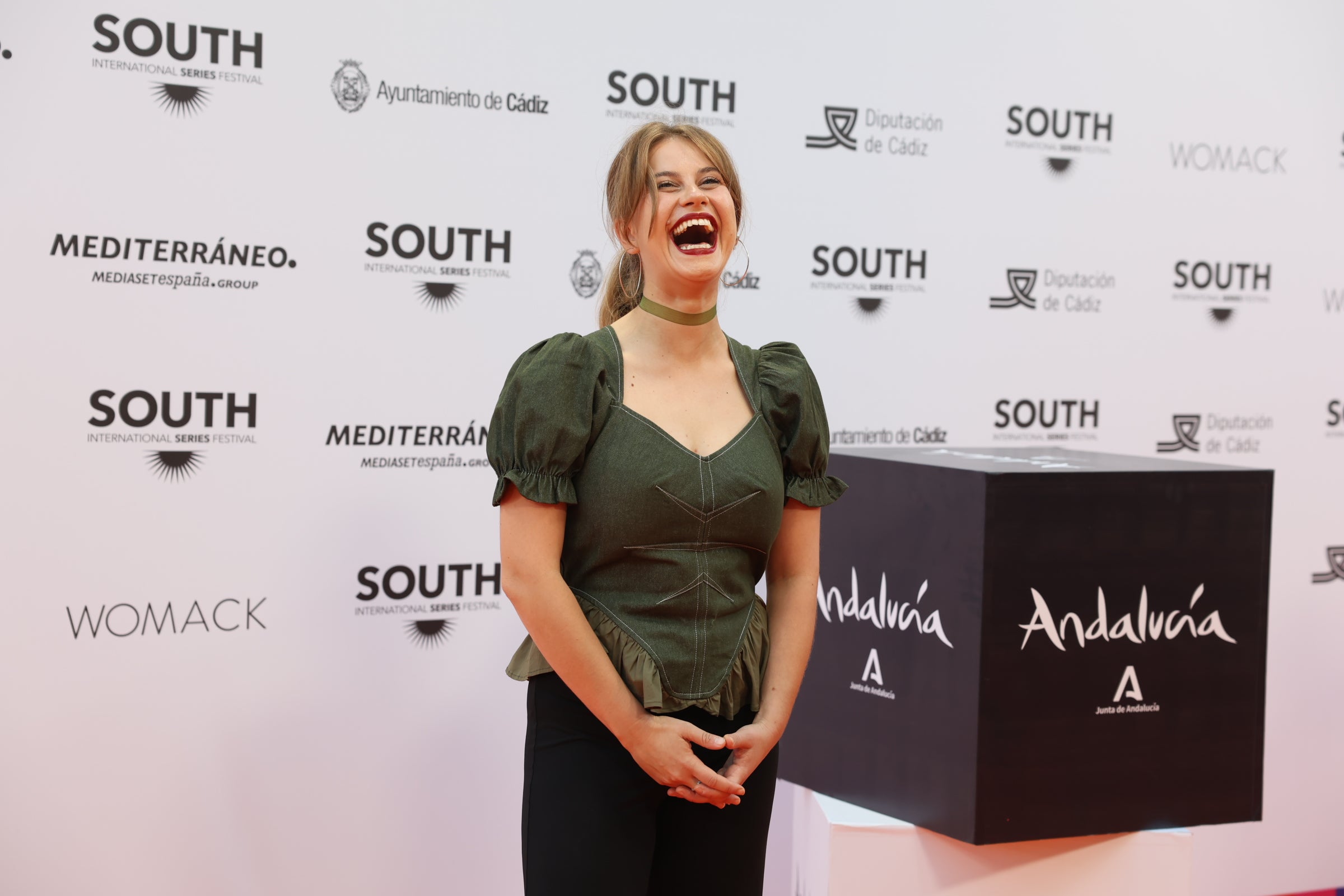 Las imágenes del primer desfile de estrellas por la alfombra naranja