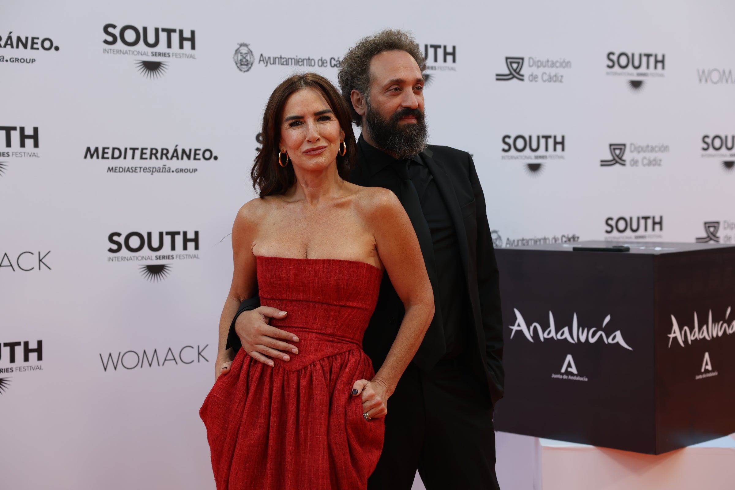 Las imágenes del primer desfile de estrellas por la alfombra naranja