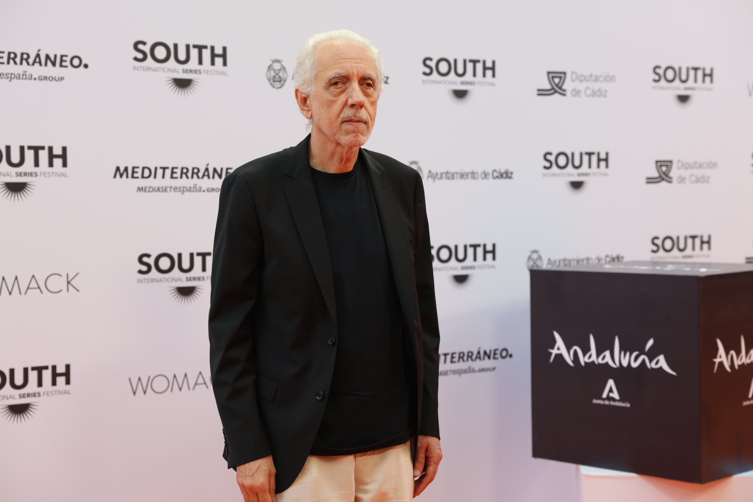 Las imágenes del primer desfile de estrellas por la alfombra naranja