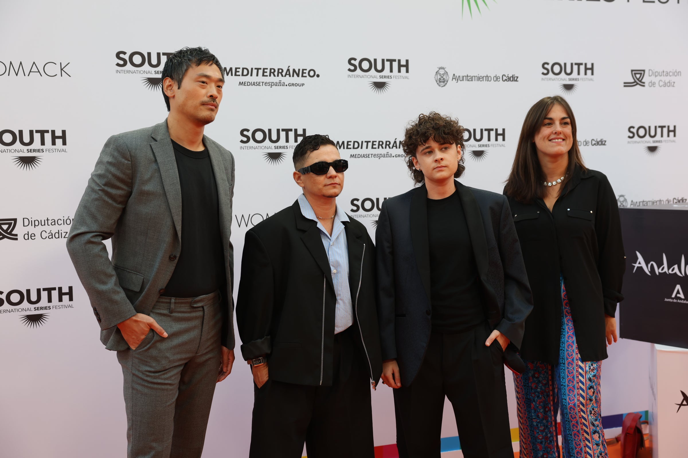 Las imágenes del primer desfile de estrellas por la alfombra naranja