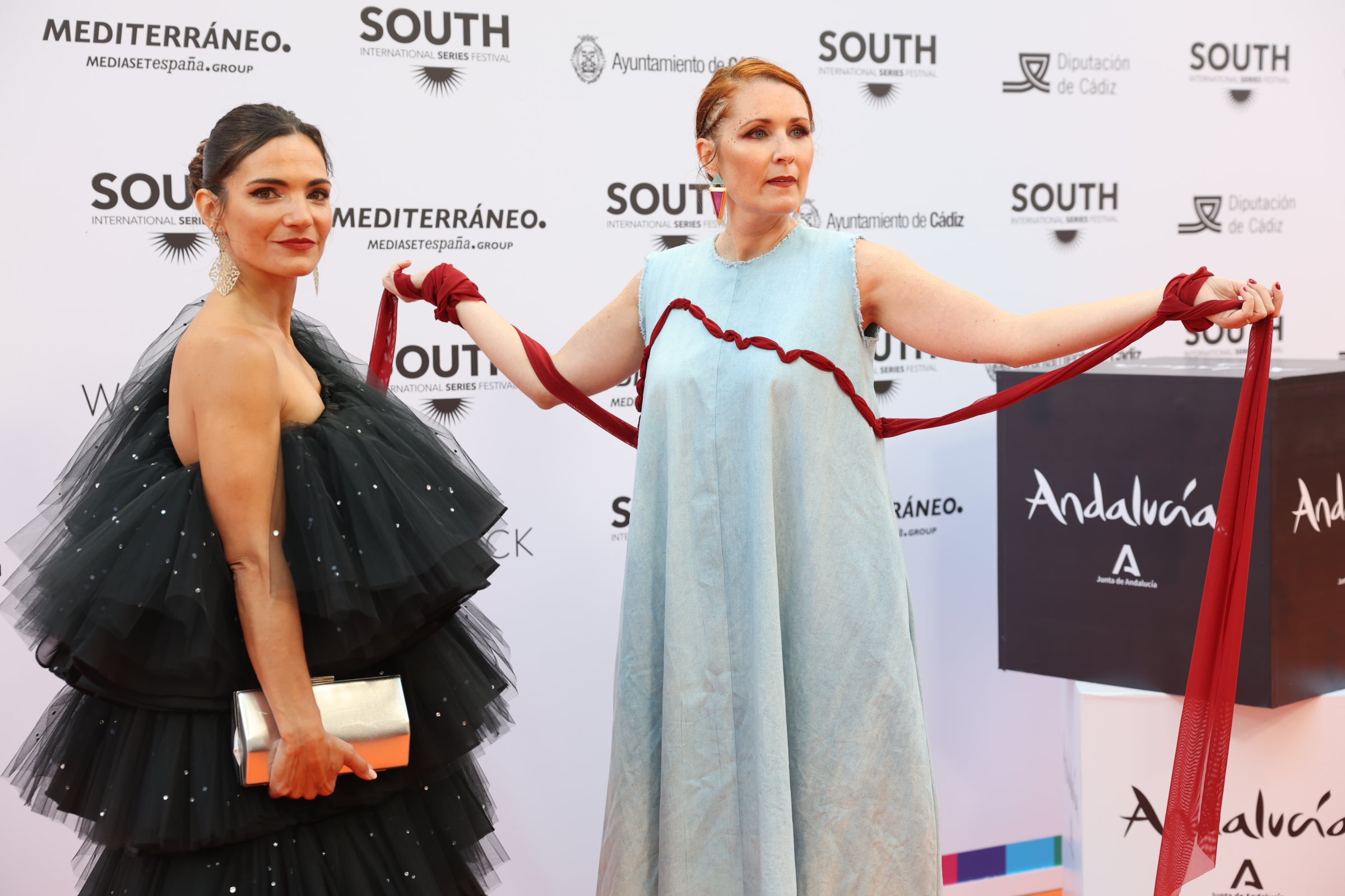 Las imágenes del primer desfile de estrellas por la alfombra naranja