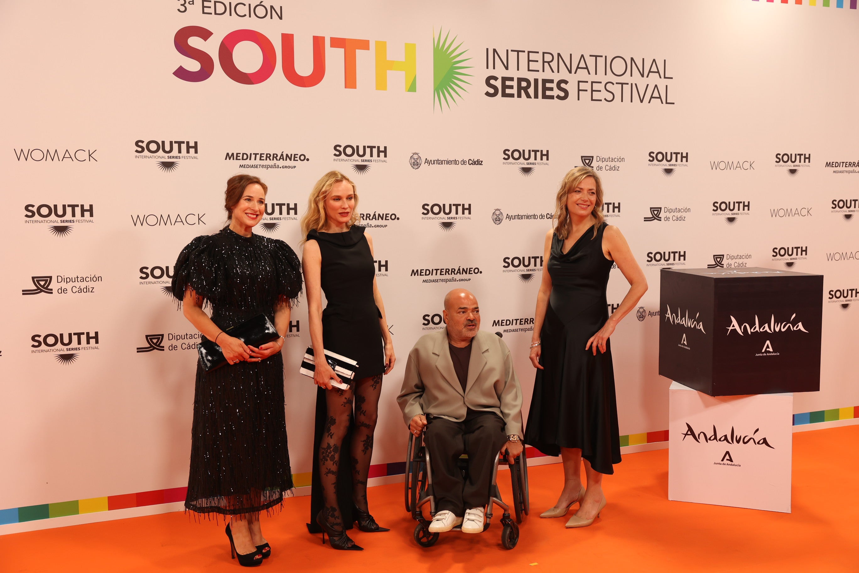 Segunda jornada de estrellas en la alfombra naranja del South Series Festival