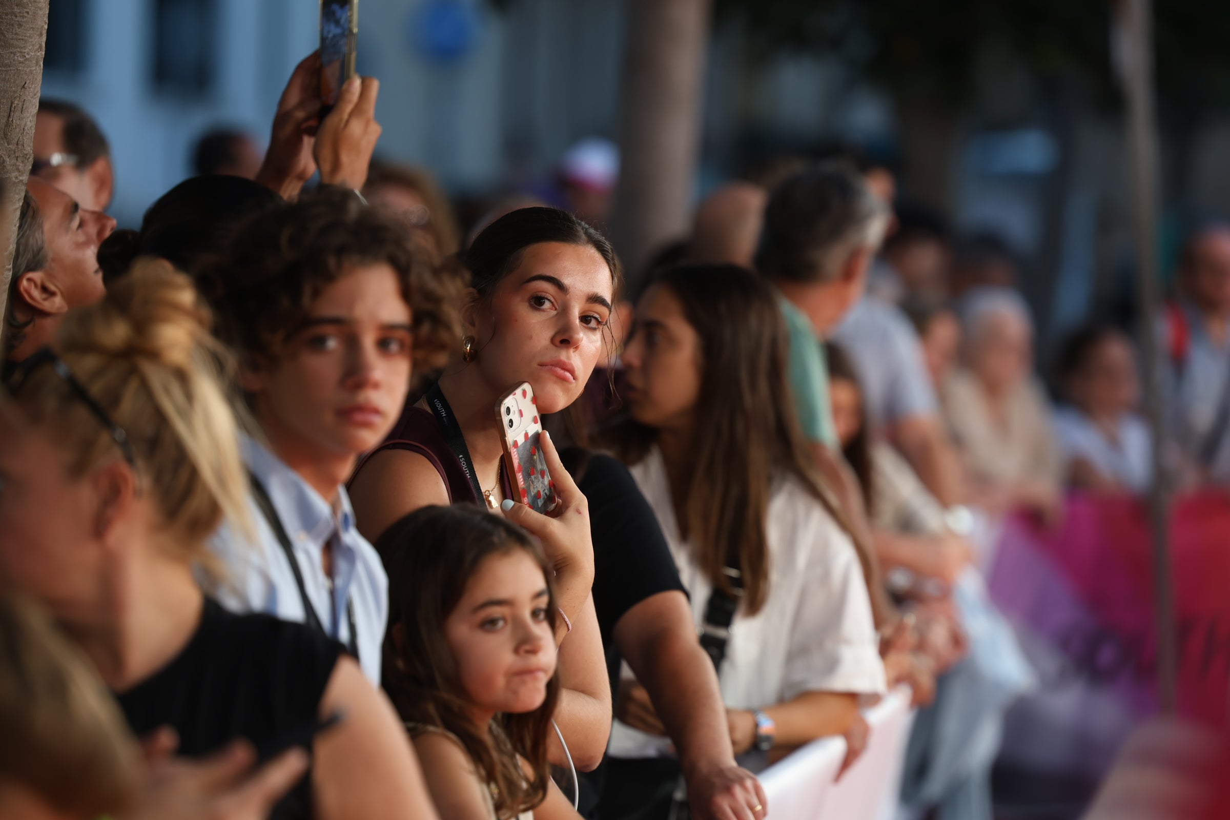 Segunda jornada de estrellas en la alfombra naranja del South Series Festival