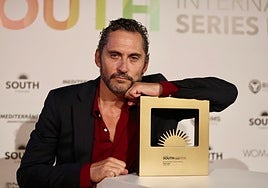 Cádiz aplaude y homenajea con honores la trayectoria de Paco León