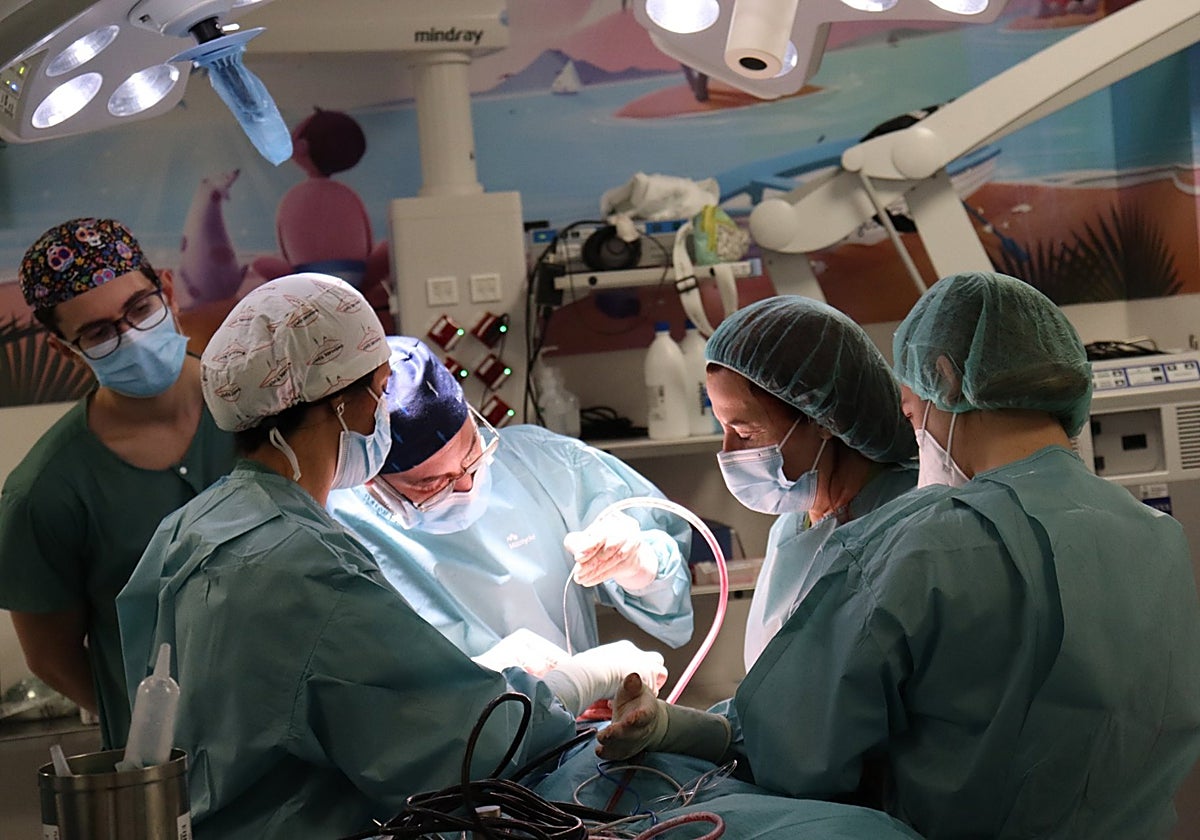 La lista de espera quirúrgica baja en Cádiz con 6.743 pacientes menos y 43 días menos de demora