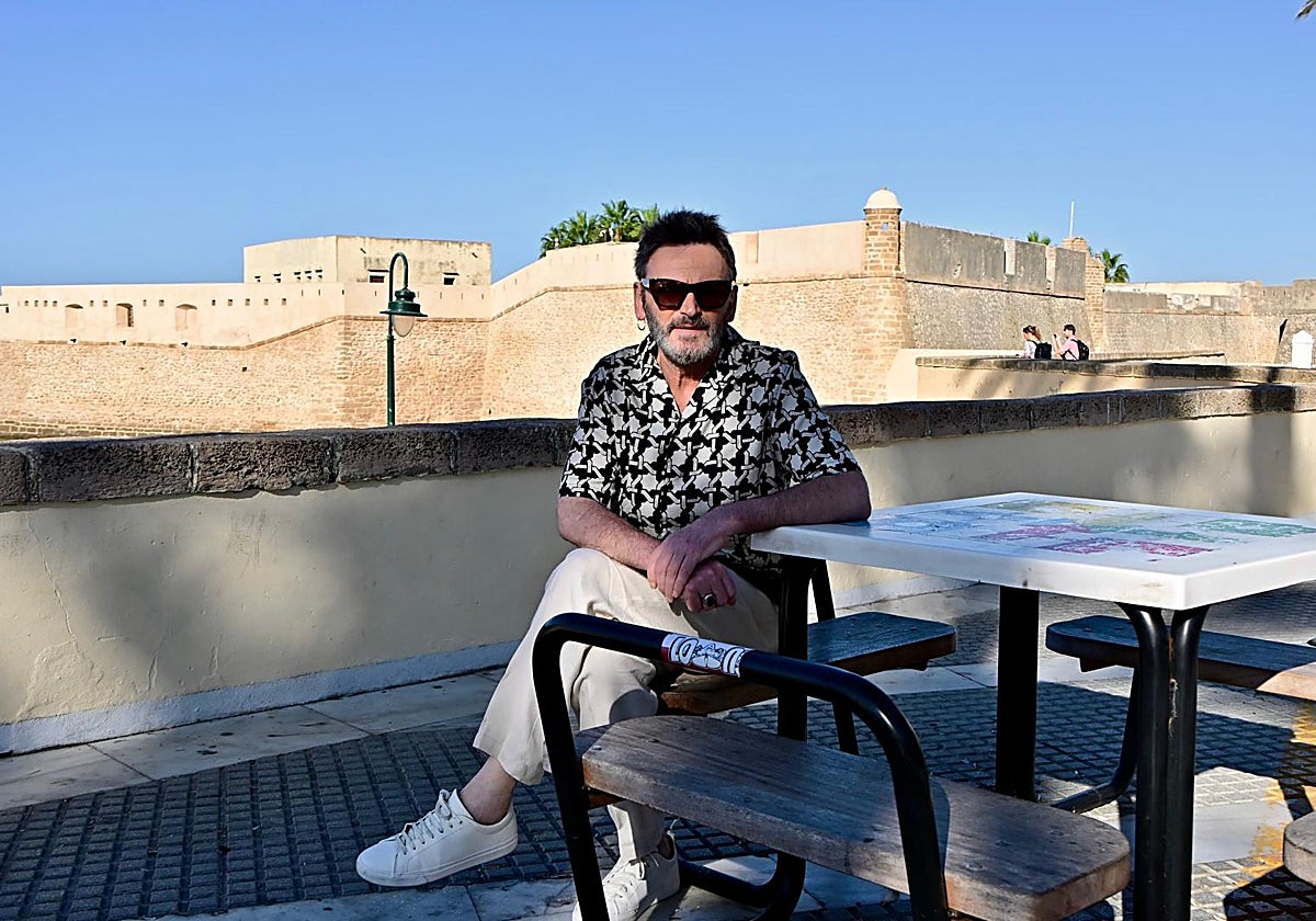 Fernando Tejero posa en La Caleta con motivo del South Series