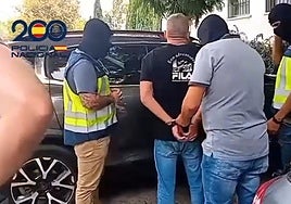 El preso y su mujer implicados en la trama de Puerto II compraban coches con el dinero que obtenían colando móviles y alcohol en la cárcel