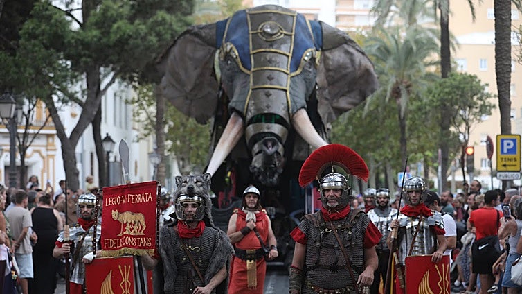Cádiz se pone la túnica romana y viaja a su pasado