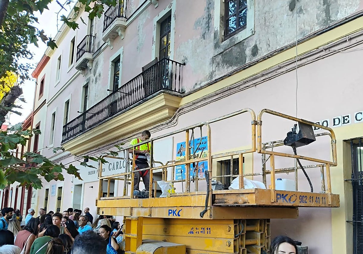 El PSOE acusa al PP de «improvisación» y «dejadez» en el mantenimiento de los colegios de Cádiz