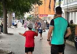 Llovizna matinal en Cádiz a la hora de entrar en los colegios: así se presenta el fin de semana en la provincia