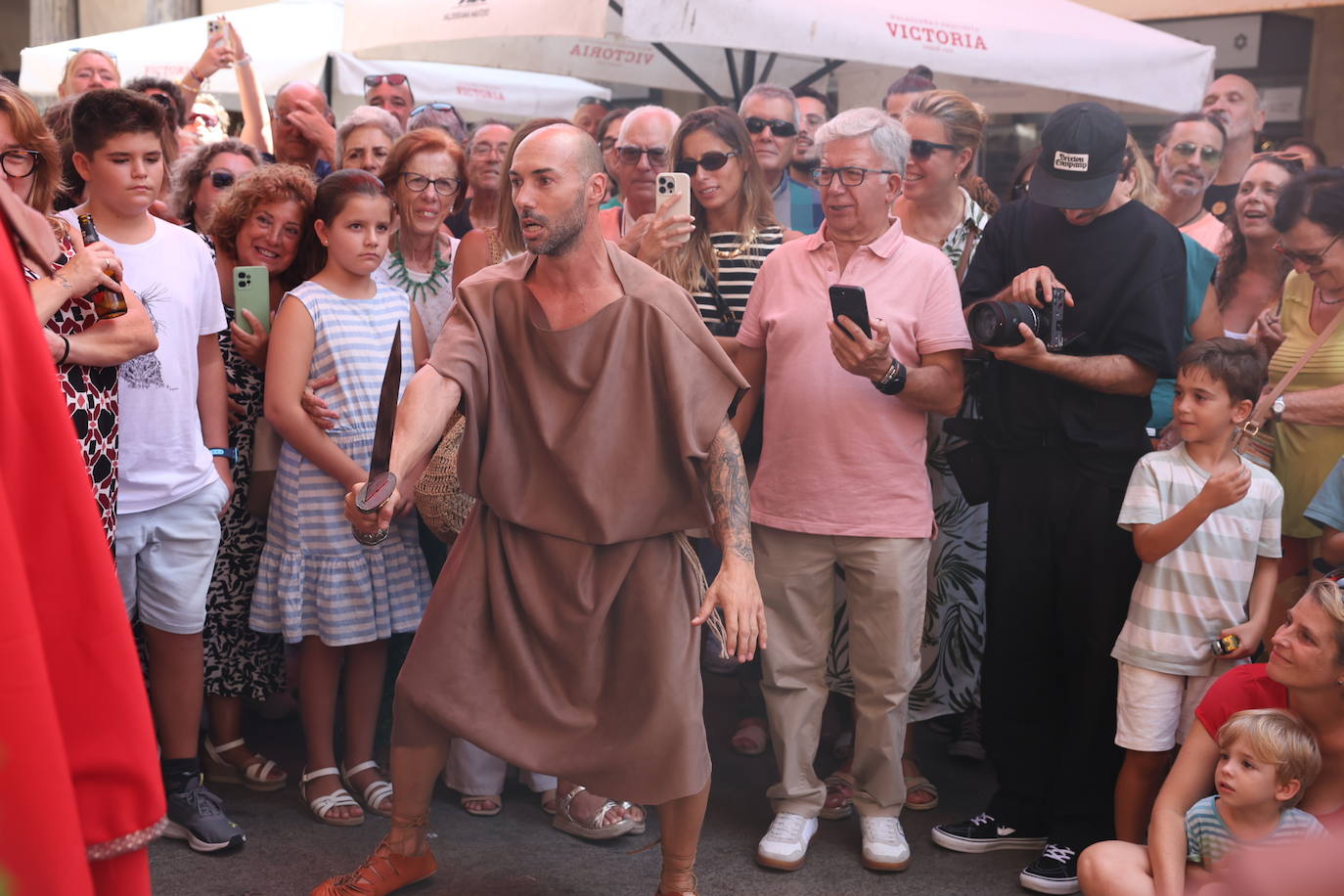 Lucha romana por los chicharrones en el Mercado de Abastos de Cádiz: Gadea musgades, panem, circus et chicharrones