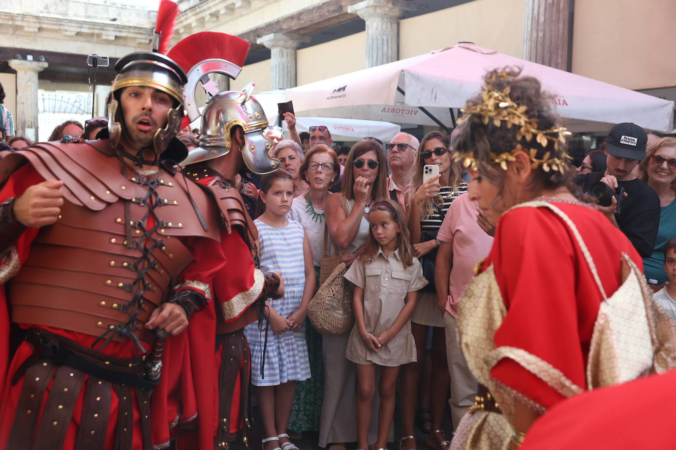 Lucha romana por los chicharrones en el Mercado de Abastos de Cádiz: Gadea musgades, panem, circus et chicharrones