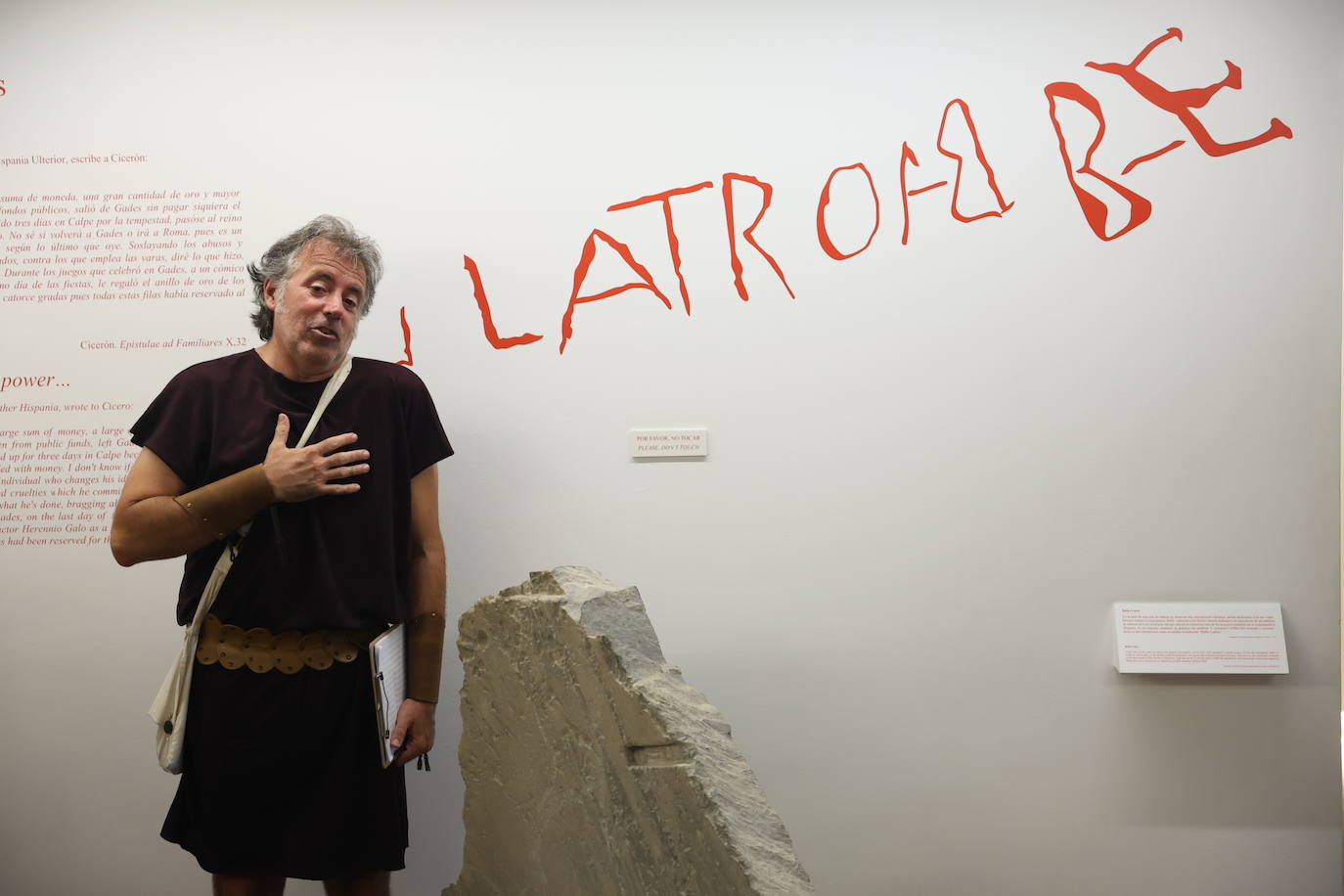 Visita teatralizada &#039;Cuando César vino a Gades y acabó soltando dos lagrimones&#039; en el Teatro Romano de Cádiz